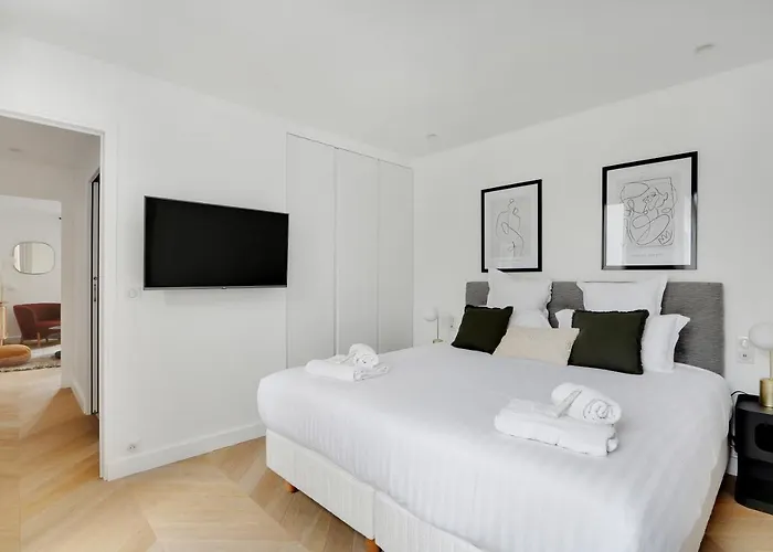 Апартаменты Pick A Flat's On Place Du Tertre Париж