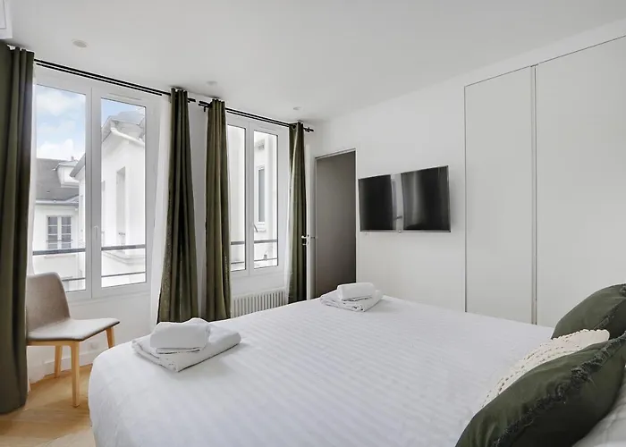 Апартаменты Pick A Flat's On Place Du Tertre Париж