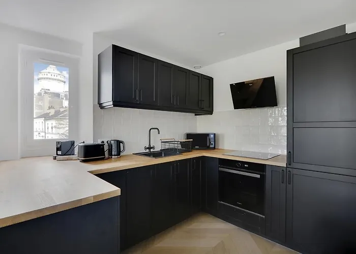 Pick A Flat's On Place Du Tertre Апартаменты