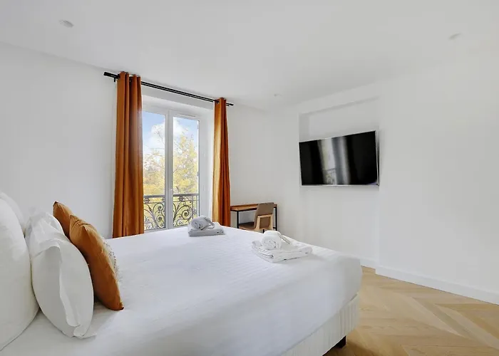 Апартаменты Pick A Flat's On Place Du Tertre Париж